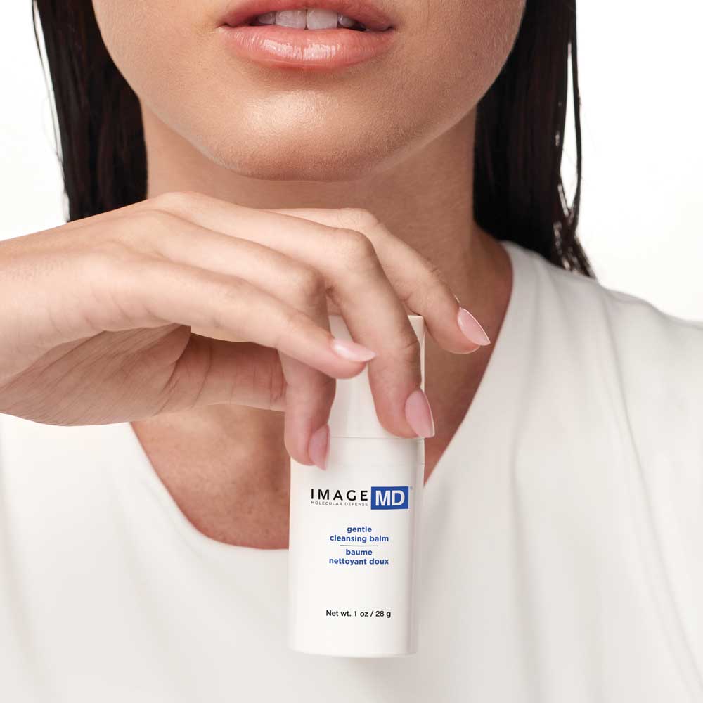 image_md_gentle_cleansing_balm_model Travel IMAGE MD puhdistusbalmi