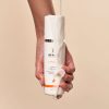 IMAGE_Skincare_VITALC_hydr_facial_cleanser_hand_texture VITAL C Kosteuttava kasvojenpesugeeli